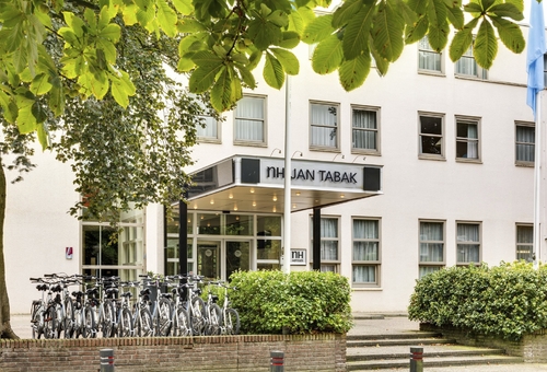 Eingangsbereich des NH Jan Tabak Bussum von außen