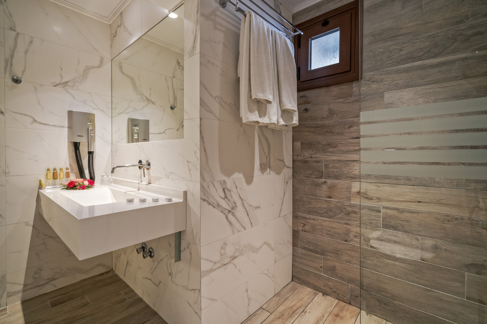 Badezimmer des Hotel Lagomandra Beach, Chalkidiki