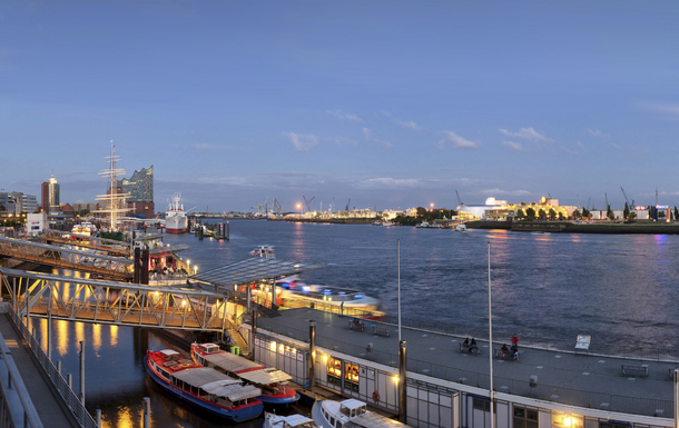 Hamburg Hafen Elbphilharmonie Landungsbrücken