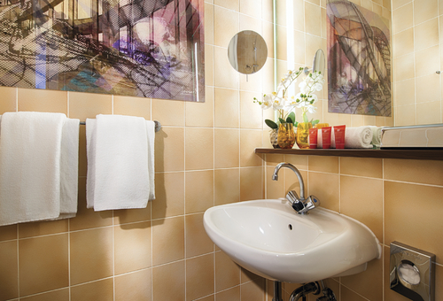 Badezimmer des Leonardo Hamburg Elbbrücken
