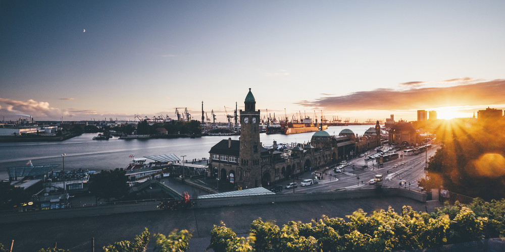 Landungsbruecken Panorama Hamburg 