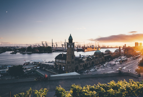 Landungsbruecken Panorama Hamburg 