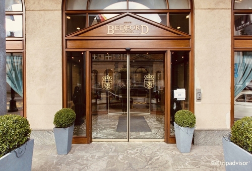 Eingang ins Bedford Hotel & Congress Centre Brussels