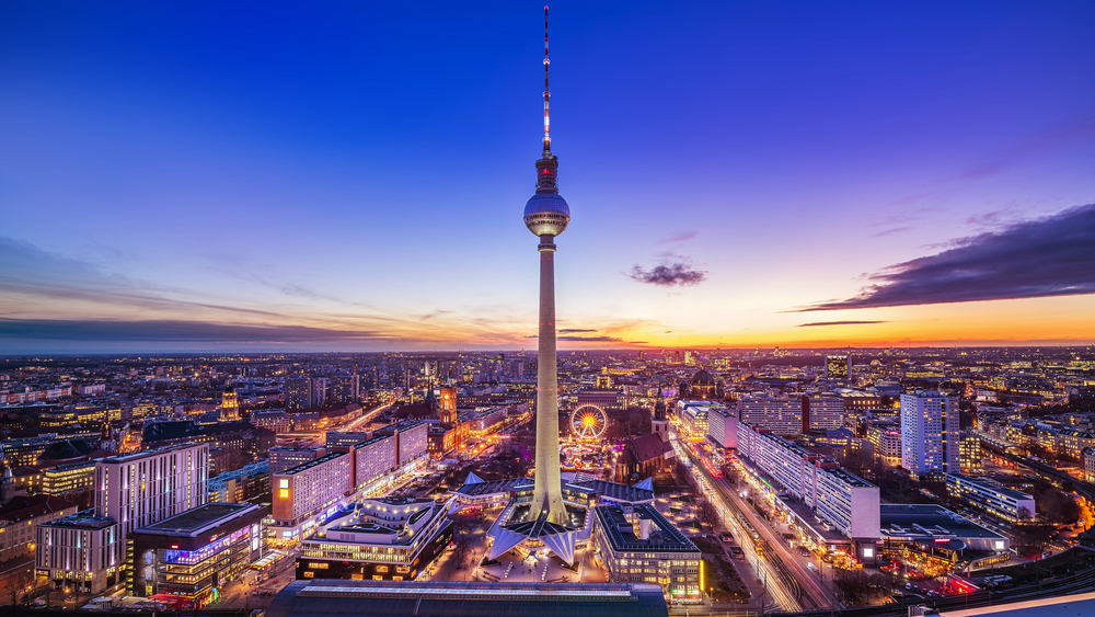 Skyline von Berlin mit Nikolaiviertel, Berliner Dom und Fernsehturm