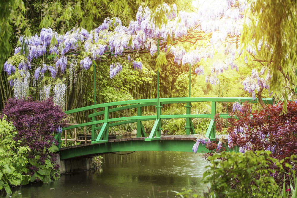 Japanische Brücke im Garten von Monet