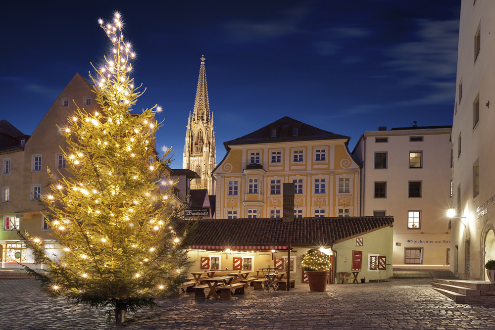 geschmückter Weihnachtsbaum in Regensburg