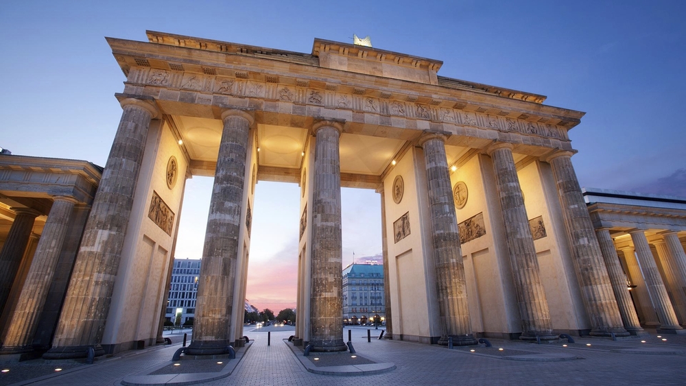 ADLON Kempinski Berlin Außenansicht Brandenburger Tor