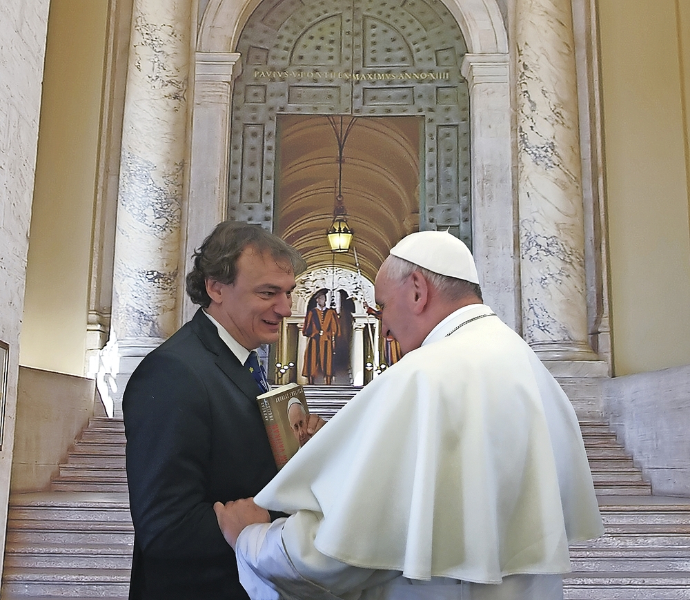 Andreas Englisch mit dem Papst in Rom 