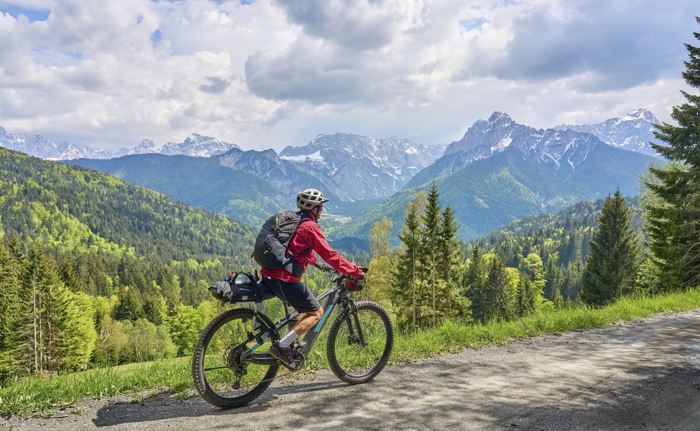 Radfahrerin Julischen Alpen