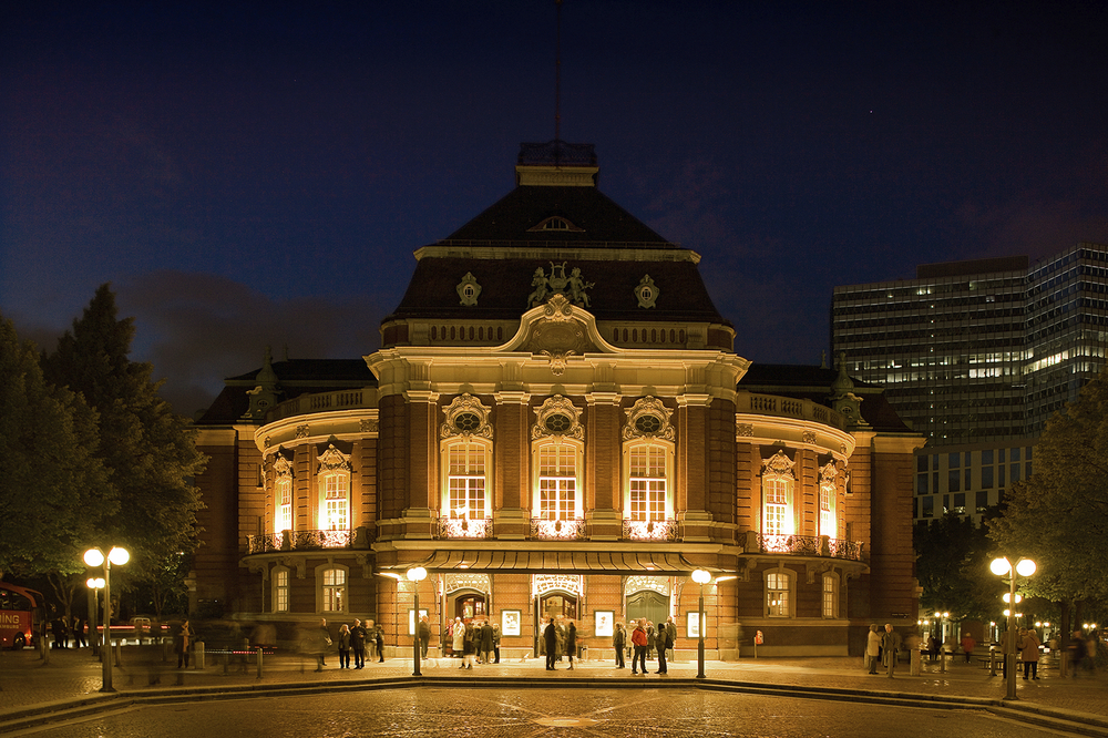 Außenanasicht der Laeiszhalle in Hamburg bei Nacht