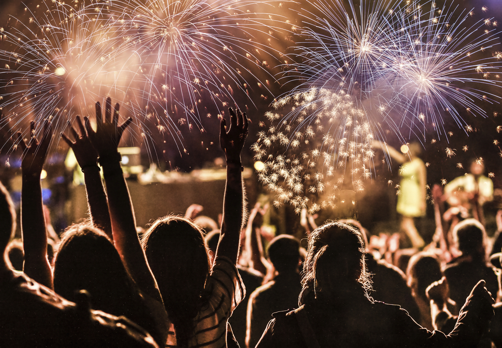 Party bei einem Silvesterfeuerwerk