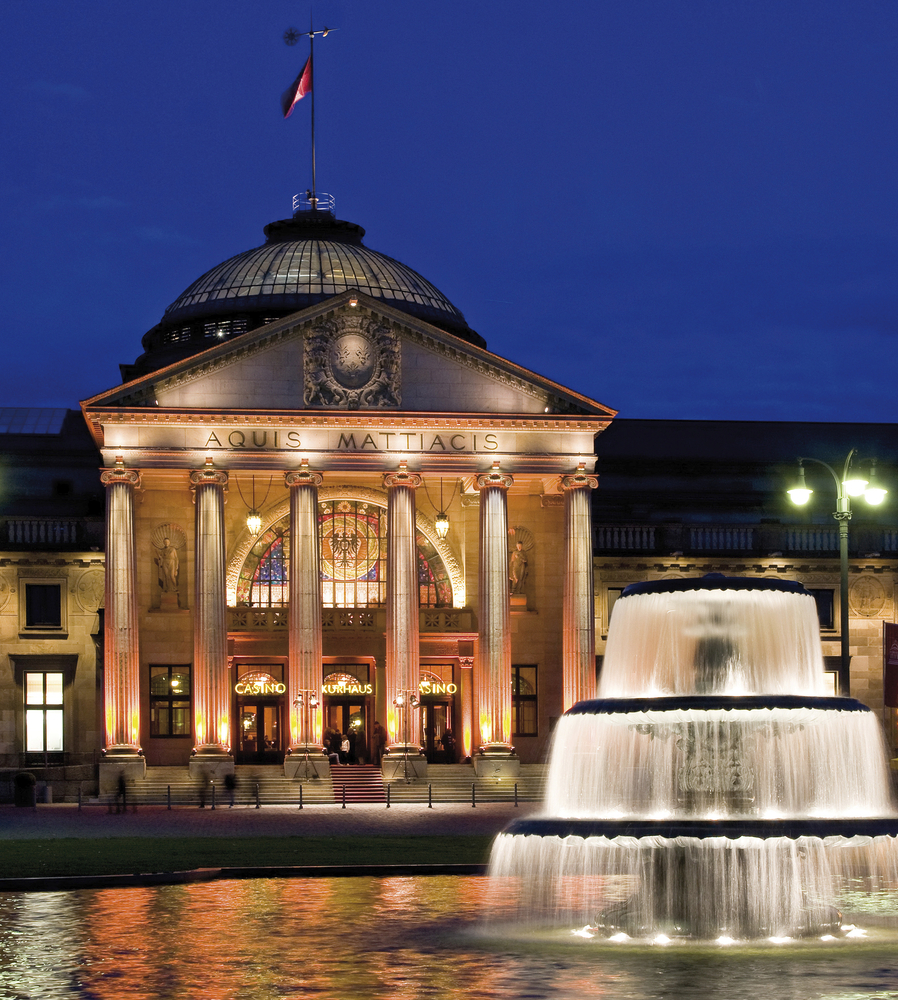 Kurhaus in Wiesbaden bei Nacht