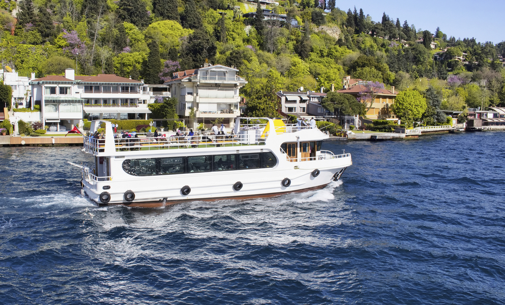Bosporus-Bootsfahrt entlang eleganter Villen