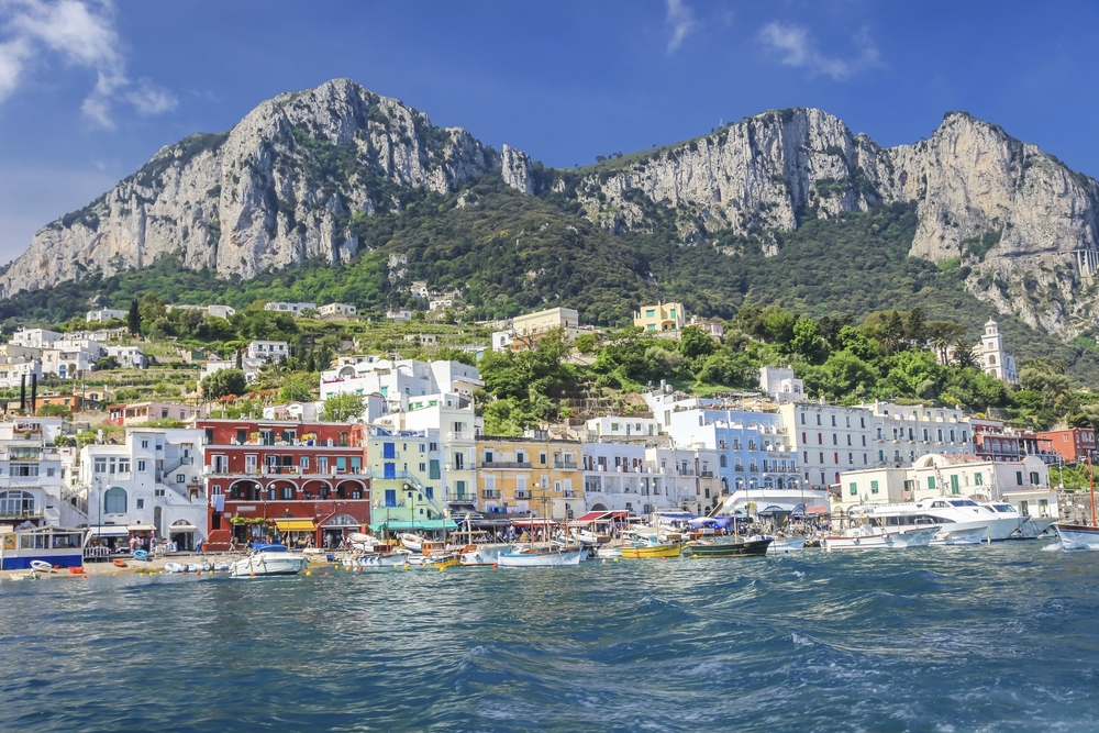 Idyllische Hafenlandschaft der Capri, Amalfi-Küste Italiens, Europa