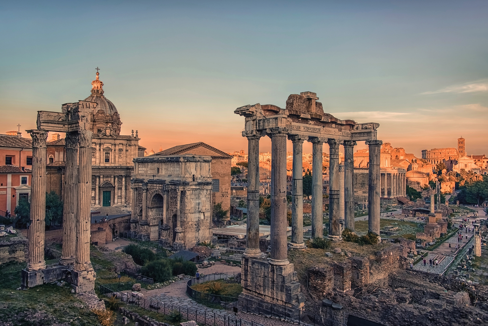Forum Romanum in Rom bei Sonnenuntergang