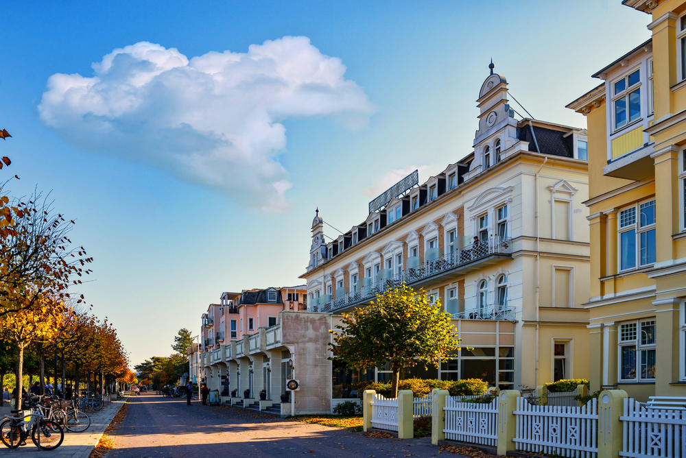 Promenade in Ahlbeck auf Rügen an der Ostsee