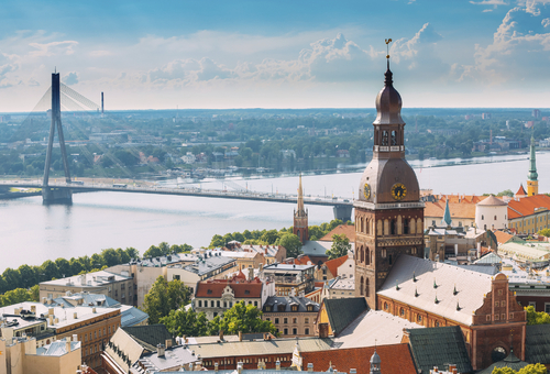 ©George Trumpeter/Shutterstock.com Luftansicht von Riga