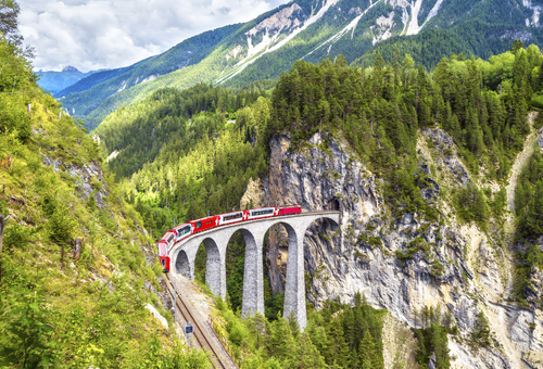 © Viacheslav Lopatin/Shutterstock.com Glacier Express Schweiz