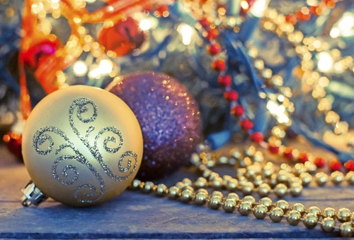 © www.fotolia.com Weihnachtskugeln