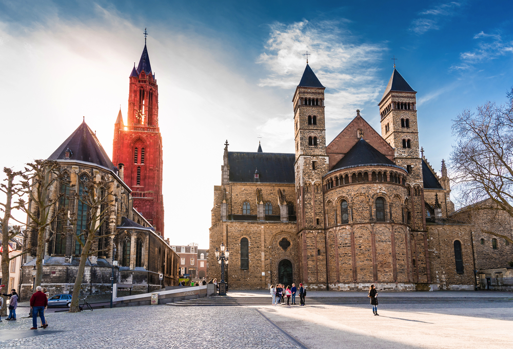 St.-Johannes-Kirche und Servatius-Basilika am Vrijthof in Maastricht