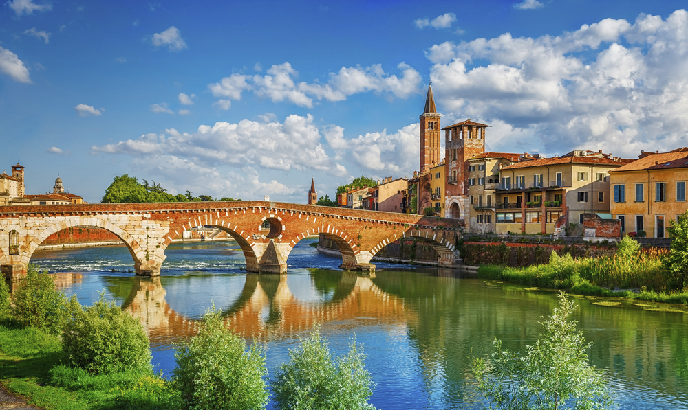 Die Brücke Ponte Pietra in Verona