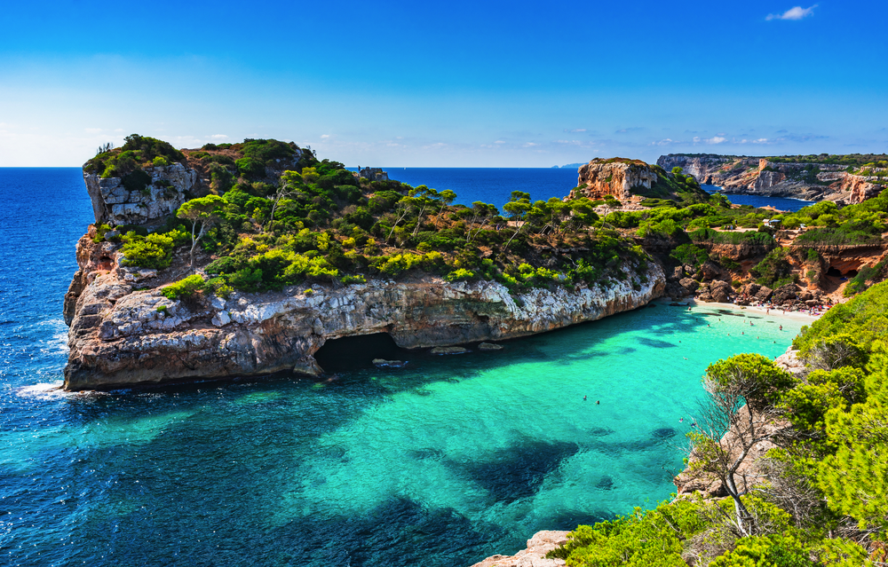 Meereslandschaft auf der Insel Mallorca am Caló des Moro