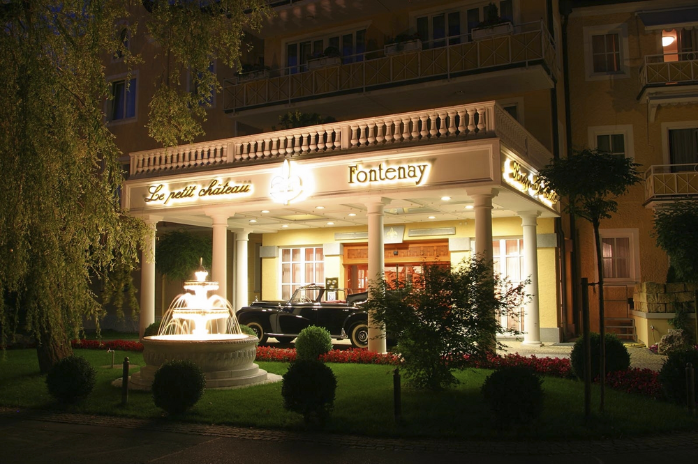 Außenansicht bei Nacht Hotel & Spa Fontenay