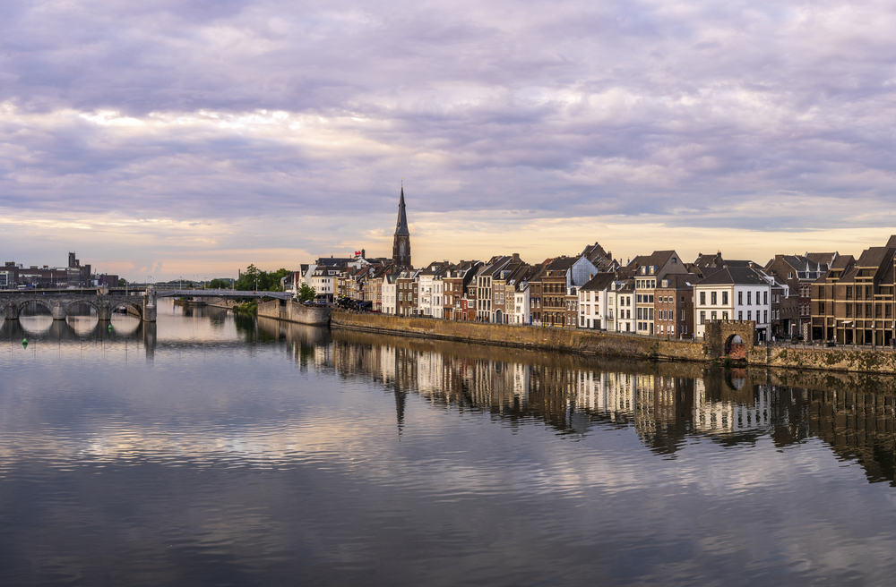 Maastricht und Maas bei Sonnenuntergang