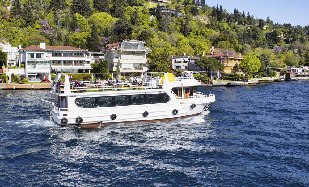Bosporus-Bootsfahrt entlang eleganter Villen