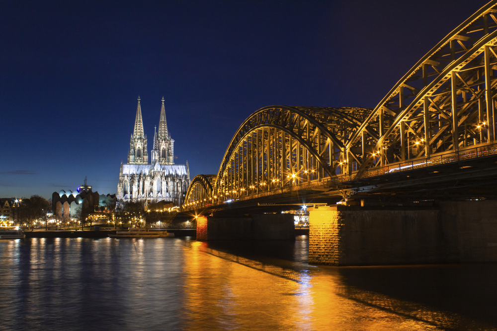 Deutz Brücke und Kölner Dom bei Nacht