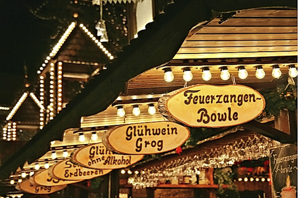 Essensbude auf einem Weihnachtsmarkt