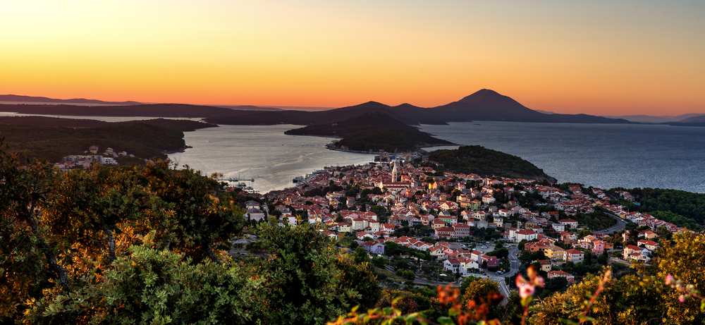Panoramablick auf die kroatische Insel Lošinj in der Kvarner Bucht